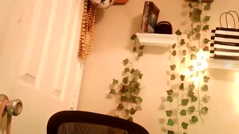 Snapshot of hawtchoc37 chatting on 11-21-25, 11:20 hawtchoc37 online show from 11-21-25, 11:20