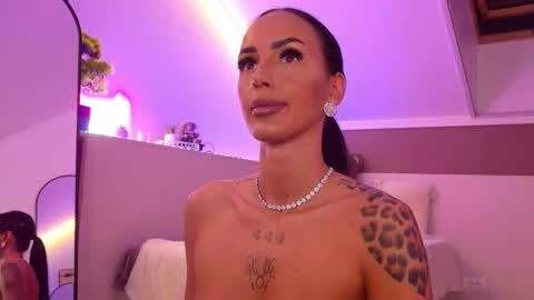 Snapshot of hayleybabe4 chatting on 02-07-26, 10:24 Hayley online show from 02-07-26, 10:24