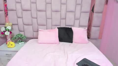 Snapshot of hazel_18_ chatting on 10-28-25, 07:49 hazel_18_ online show from 10-28-25, 07:49