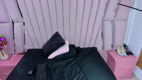 hazel_18_ online show from 04-18-26, 07:58
