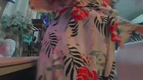 Snapshot of hazel_lyn222 chatting on 10-18-25, 12:39 Hazel online show from 10-18-25, 12:39