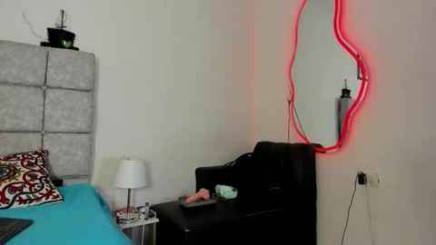 hazel_slim_ online show from 01-05-26, 06:33