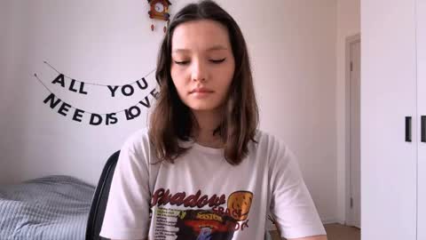 Snapshot of hazelhartshorn chatting on 04-27-26, 09:18 Kira online show from 04-27-26, 09:18