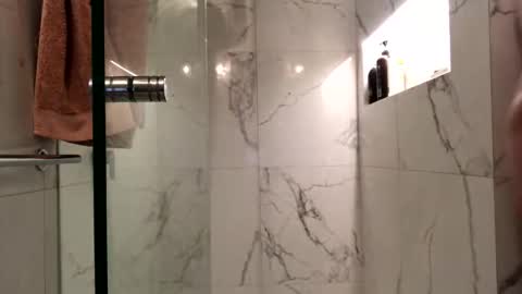 Snapshot of hb2283 chatting on 09-28-25, 06:35 h babe online show from 09-28-25, 06:35