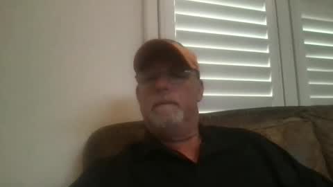 Snapshot of hdeuce22 chatting on 06-08-26, 11:27 Hdeuce22 online show from 06-08-26, 11:27