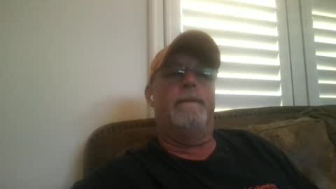 Snapshot of hdeuce22 chatting on 06-10-26, 11:24 Hdeuce22 online show from 06-10-26, 11:24