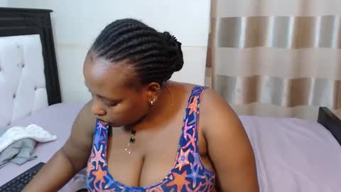 Snapshot of heatherjee chatting on 10-27-25, 11:25 Heather online show from 10-27-25, 11:25