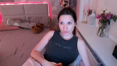 Snapshot of heaven_chloe chatting on 06-20-26, 08:44 Heaven girl online show from 06-20-26, 08:44