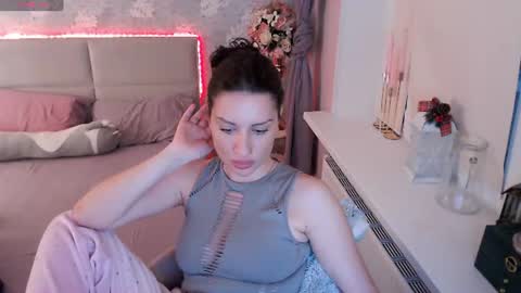 Snapshot of heaven_chloe chatting on 06-30-26, 08:32 Heaven girl online show from 06-30-26, 08:32