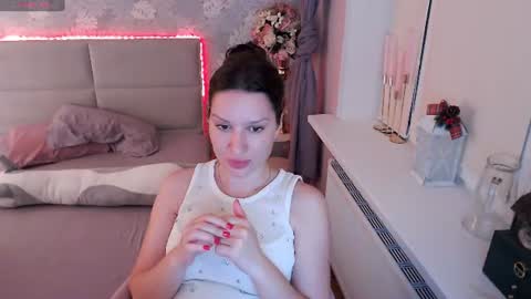 Snapshot of heaven_chloe chatting on 07-01-26, 08:19 Heaven girl online show from 07-01-26, 08:19