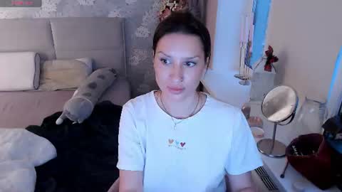 Snapshot of heaven_chloe chatting on 07-03-26, 07:31 Heaven girl online show from 07-03-26, 07:31