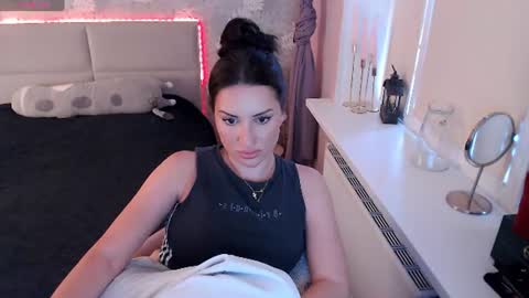 Snapshot of heaven_chloe chatting on 07-25-26, 03:31 Heaven girl online show from 07-25-26, 03:31