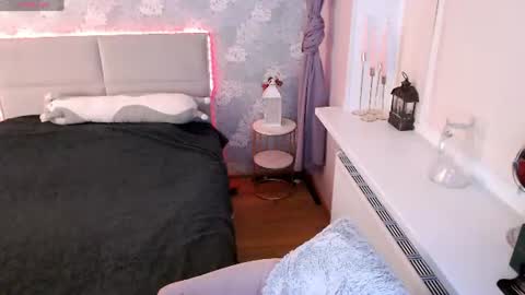 Snapshot of heaven_chloe chatting on 07-27-26, 07:43 Heaven girl online show from 07-27-26, 07:43