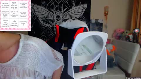 Snapshot of heavenlycreature chatting on 10-13-25, 12:32 Diana online show from 10-13-25, 12:32