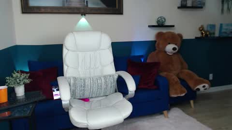 hebelongs2her online show from 10-20-25, 07:25