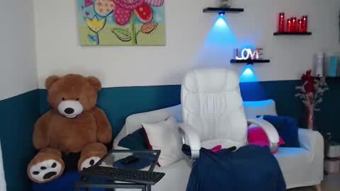 hebelongs2her online show from 03-09-26, 08:57