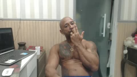 Snapshot of hebertgomes chatting on 06-10-26, 12:00 hebertgomes online show from 06-10-26, 12:00