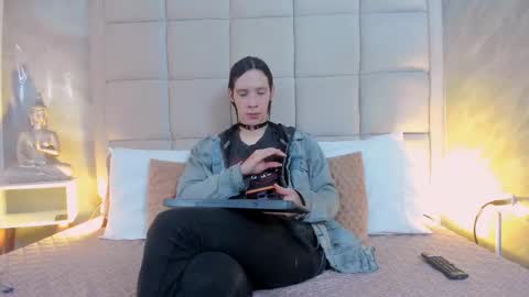 Keira Hecate online show from 09-30-25, 07:52