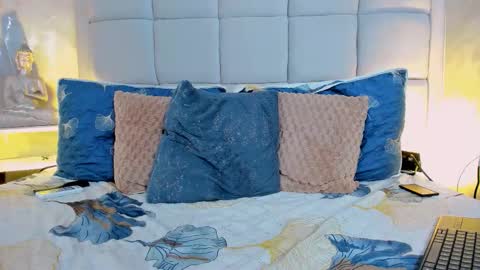 Keira Hecate online show from 10-16-25, 10:44