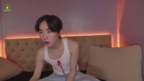 Snapshot of heejinwang chatting on 09-20-25, 03:35 HEEJIN online show from 09-20-25, 03:35