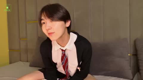 Snapshot of heejinwang chatting on 09-30-25, 03:17 HEEJIN online show from 09-30-25, 03:17