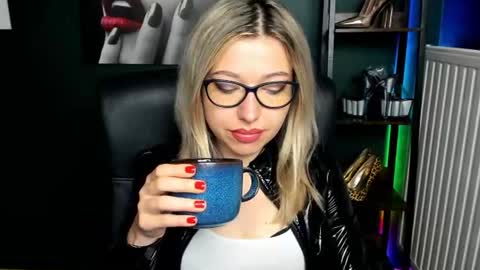 Heidi online show from 06-18-26, 04:24