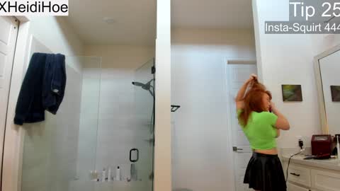 Snapshot of heidiandfriends chatting on 01-27-25, 06:31 Manyvids    online show from 01-27-25, 06:31