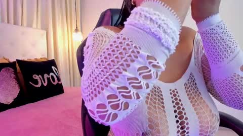              online show from 10-28-25, 05:26