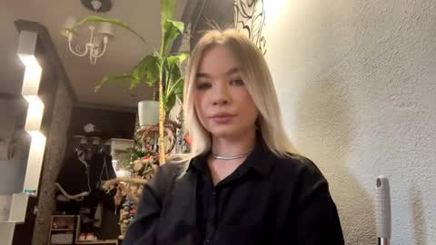 Snapshot of heikewormwood chatting on 12-01-25, 09:14 Lana online show from 12-01-25, 09:14