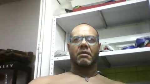 Snapshot of heistt chatting on 10-14-25, 08:20 Heist Stein online show from 10-14-25, 08:20