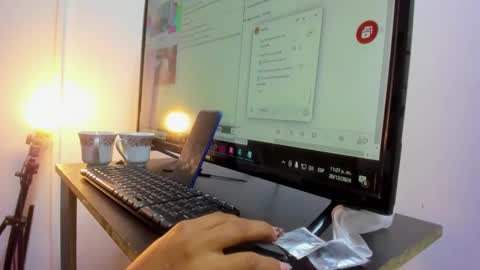 Snapshot of heleenhott_ chatting on 12-20-24, 04:25 hellen online show from 12-20-24, 04:25