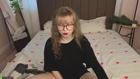 Snapshot of helen_carson chatting on 04-22-26, 01:08 Helen Carson online show from 04-22-26, 01:08