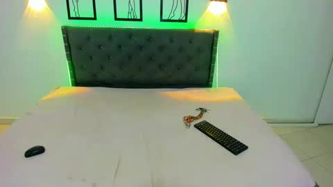 Snapshot of helen_curly chatting on 09-19-25, 02:29 helen_curly online show from 09-19-25, 02:29