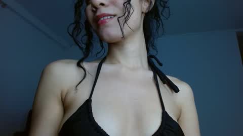 Snapshot of helena_hadler chatting on 12-16-24, 01:21 -- EE -- online show from 12-16-24, 01:21