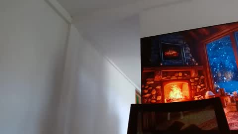 Snapshot of helena_hadler chatting on 01-22-25, 07:03 -- EE -- online show from 01-22-25, 07:03