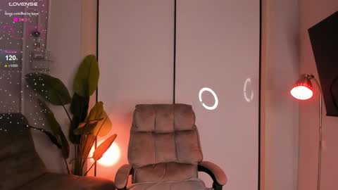 Snapshot of helena_lorente chatting on 12-14-24, 11:34 Helen online show from 12-14-24, 11:34