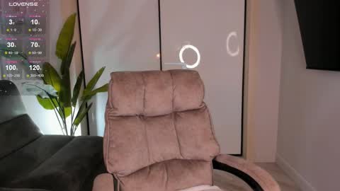 Snapshot of helena_lorente chatting on 02-26-25, 04:14 Helen online show from 02-26-25, 04:14