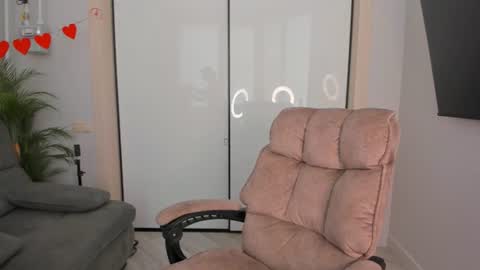 Helen online show from 06-20-26, 02:42