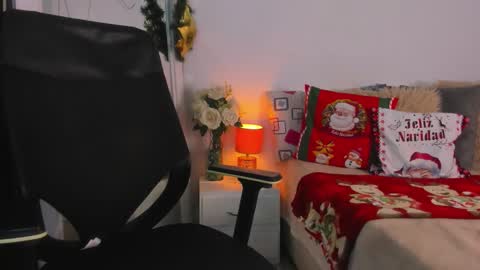 Helena Santos  online show from 11-29-25, 12:19