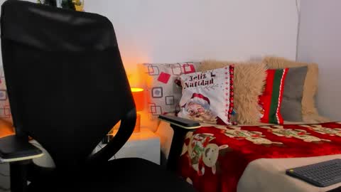 Helena Santos  online show from 12-04-25, 11:19