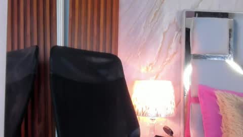 Helena Santos  online show from 06-26-26, 11:36
