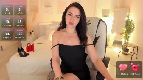 Snapshot of helenaregal chatting on 05-31-26, 01:29 Helena online show from 05-31-26, 01:29