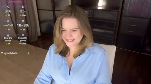 Snapshot of helenbonham chatting on 04-28-26, 11:21 Helena Bonham online show from 04-28-26, 11:21