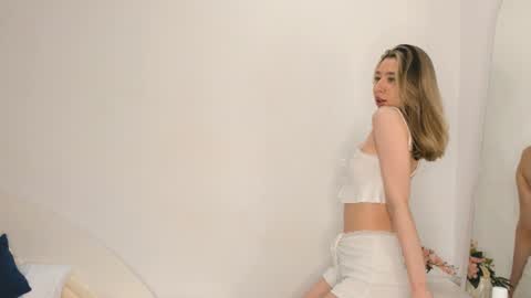 Sarah  here Help to make 100 thumbs up  online show from 01-29-25, 03:54