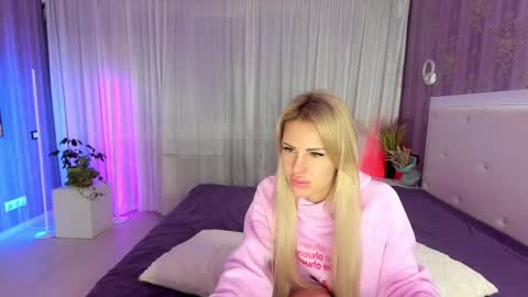 Snapshot of helensunshine chatting on 12-18-24, 04:09 Helen online show from 12-18-24, 04:09