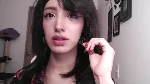 Snapshot of hell_666_xxx chatting on 01-11-25, 10:29 cher online show from 01-11-25, 10:29