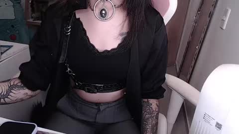 Snapshot of hell_666_xxx chatting on 01-18-25, 10:17 cher online show from 01-18-25, 10:17