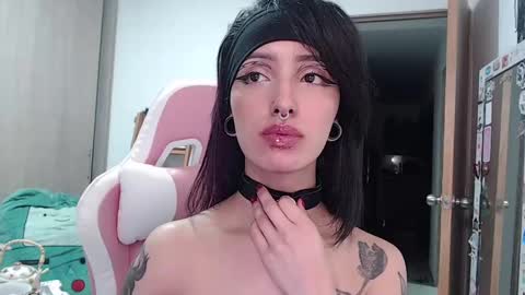 Snapshot of hell_666_xxx chatting on 01-19-25, 01:21 cher online show from 01-19-25, 01:21