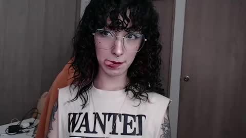 Snapshot of hell_666_xxx chatting on 01-23-25, 06:56 cher online show from 01-23-25, 06:56
