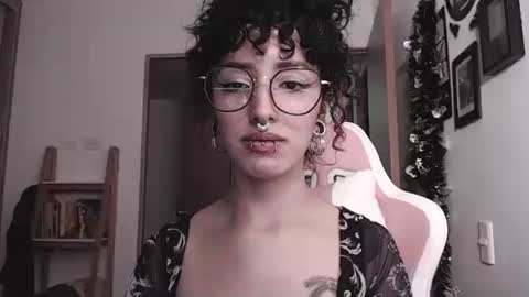 Snapshot of hell_666_xxx chatting on 02-28-25, 01:37 cher online show from 02-28-25, 01:37
